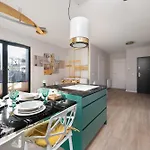 Apartment With Private Terrace By Nearto Pl