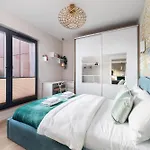 Apartment With Private Terrace By Nearto Pl