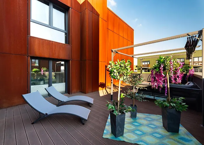 Apartment With Private Terrace By Nearto Pl