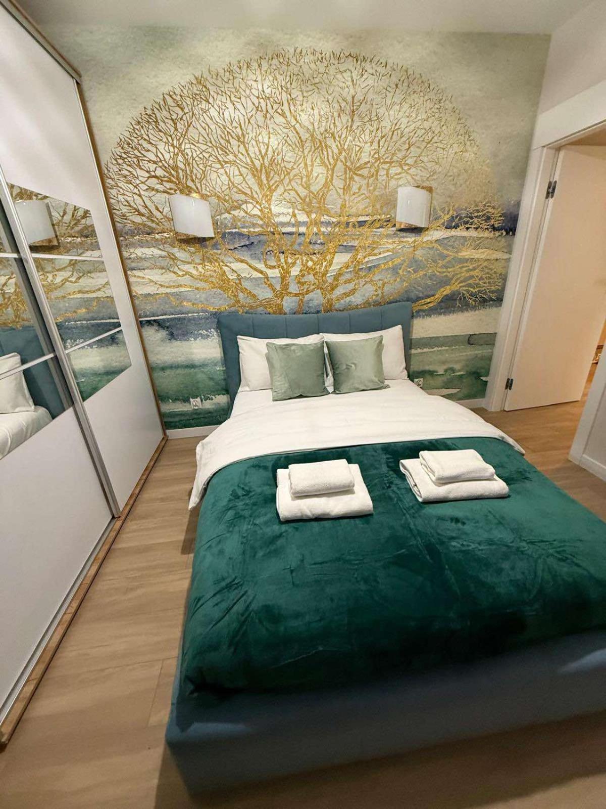 Apartment With Private Terrace By Nearto Pl *
