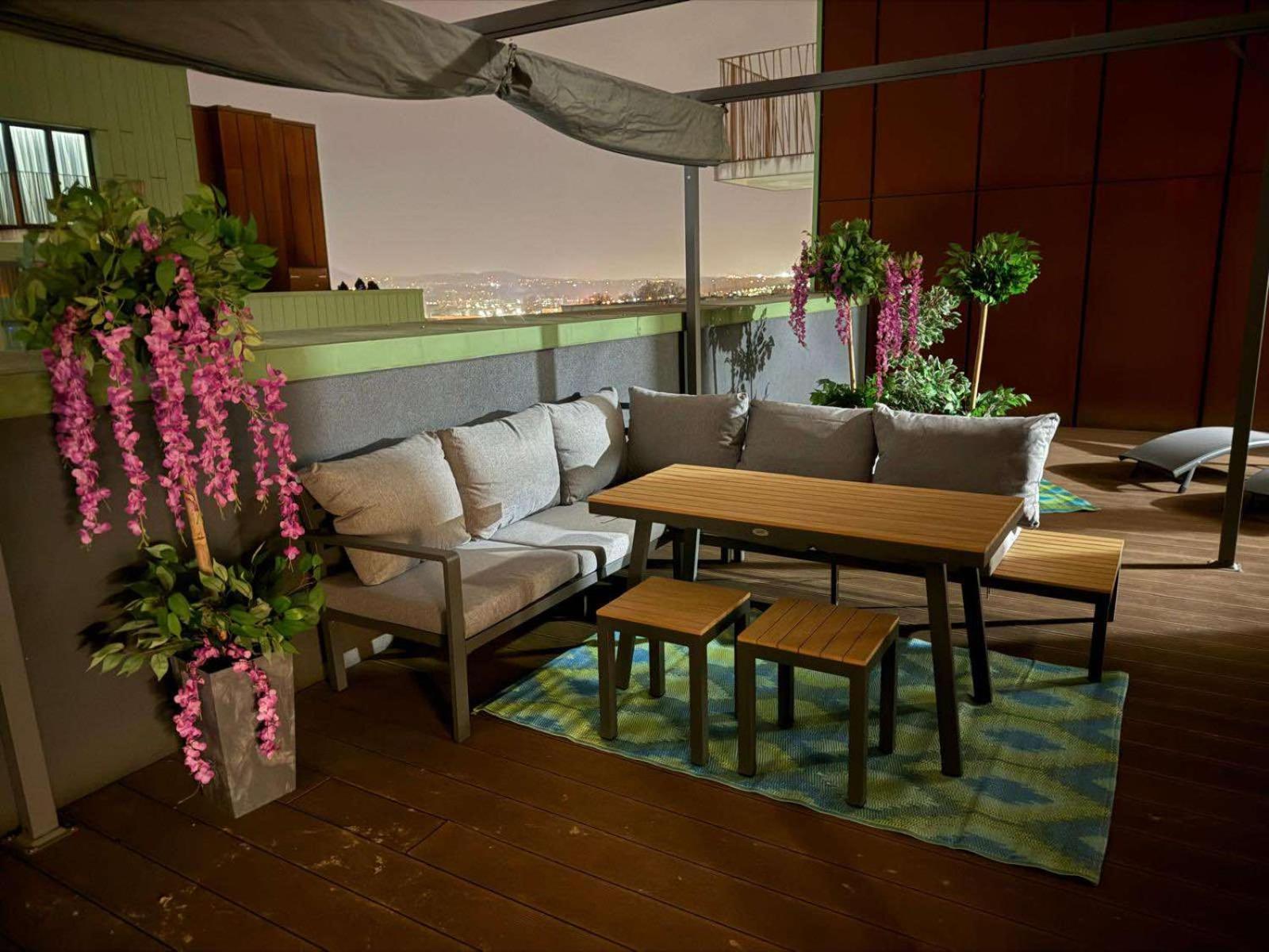 With Private Terrace By Nearto Pl *